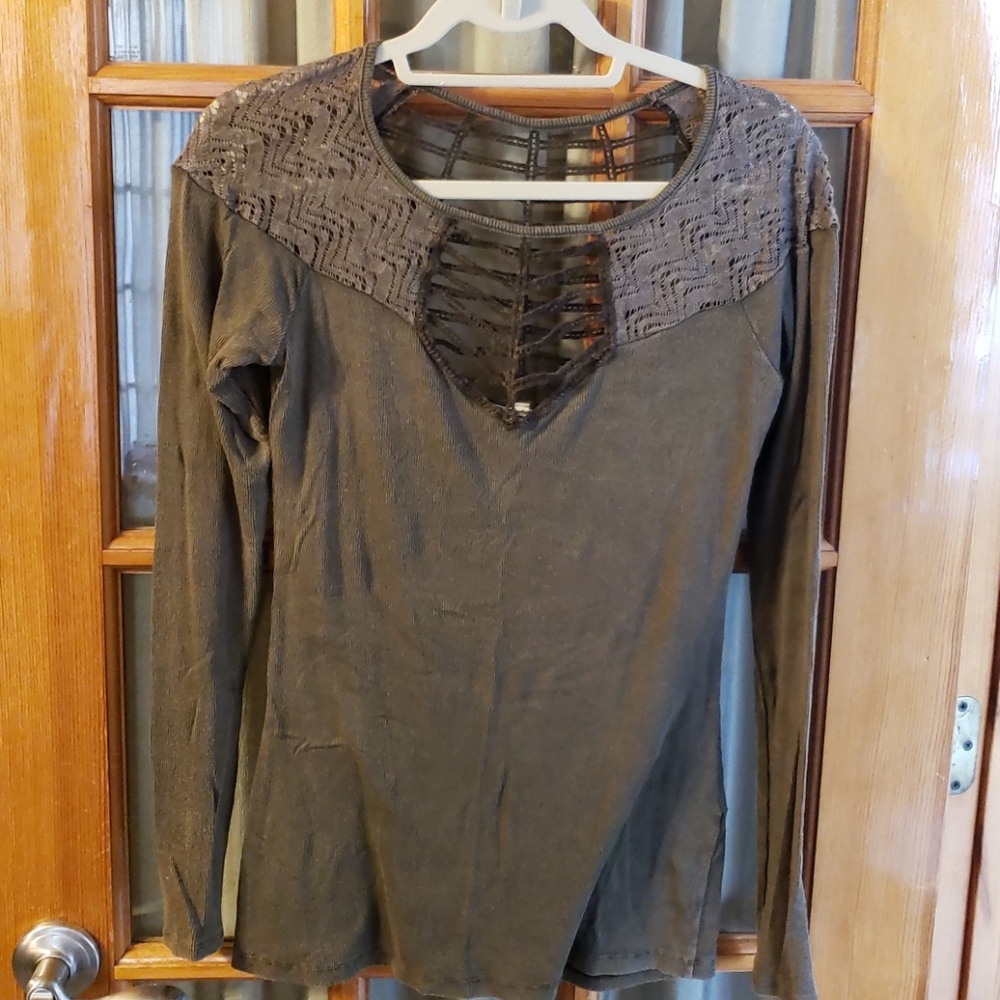 Ling sleeve shirt